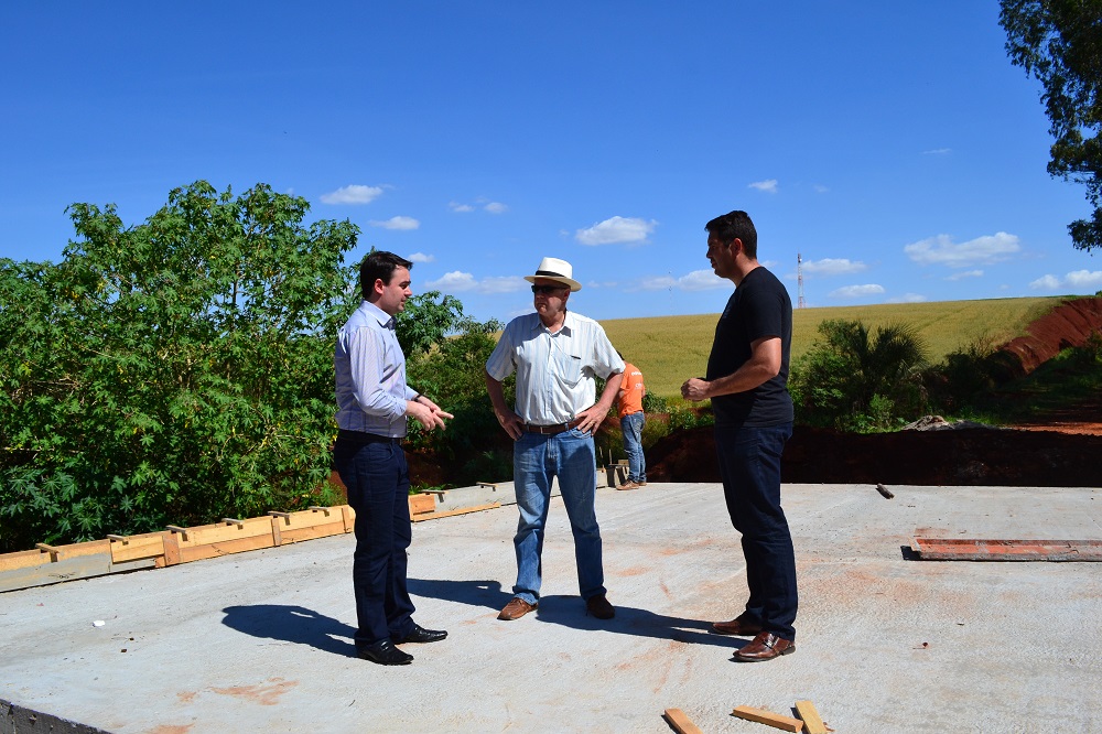 Ponte sobre o Rio Giruazinho está em fase de conclusão